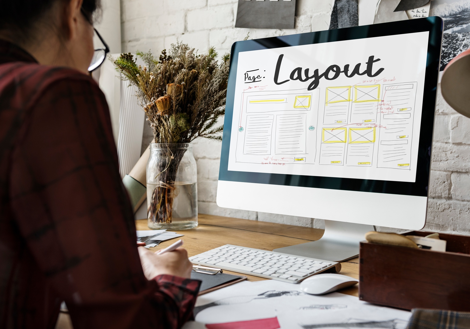 Mikro Etkileşimler (Micro-Interactions): Web Sitenizin Dönüşüm Oranını Artıran UI/UX Gücü